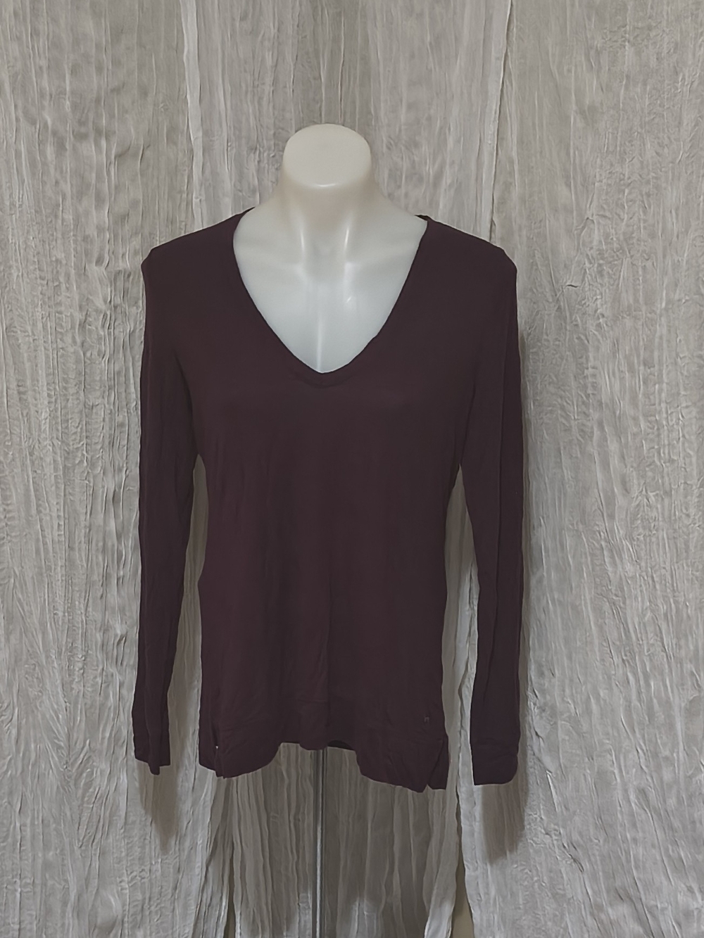 PINK Victoria's Secret Long Sleeve V-Neck Top - Plum